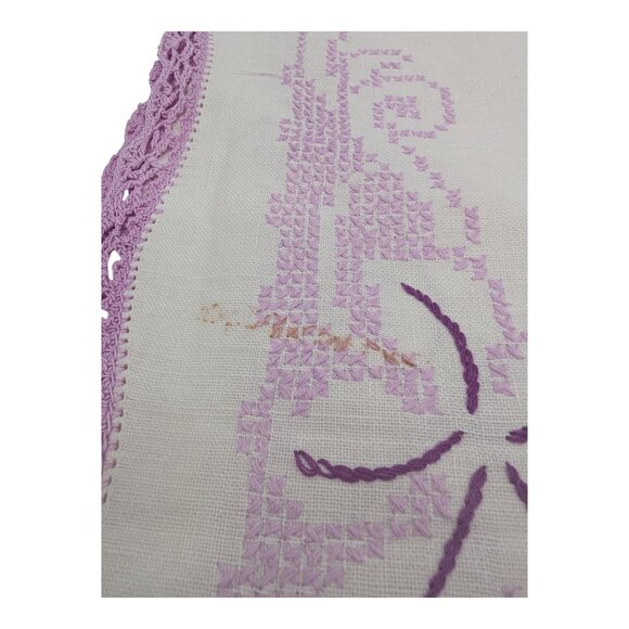 VTG Handcrafted Cross Stiched Table Runner Dresser Scarf Purple Crochet Trim - Picture 9 of 9
